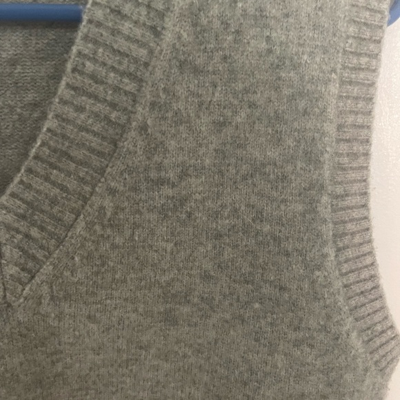 Zara Soft Knit Sweater Vest - Picture 4 of 6